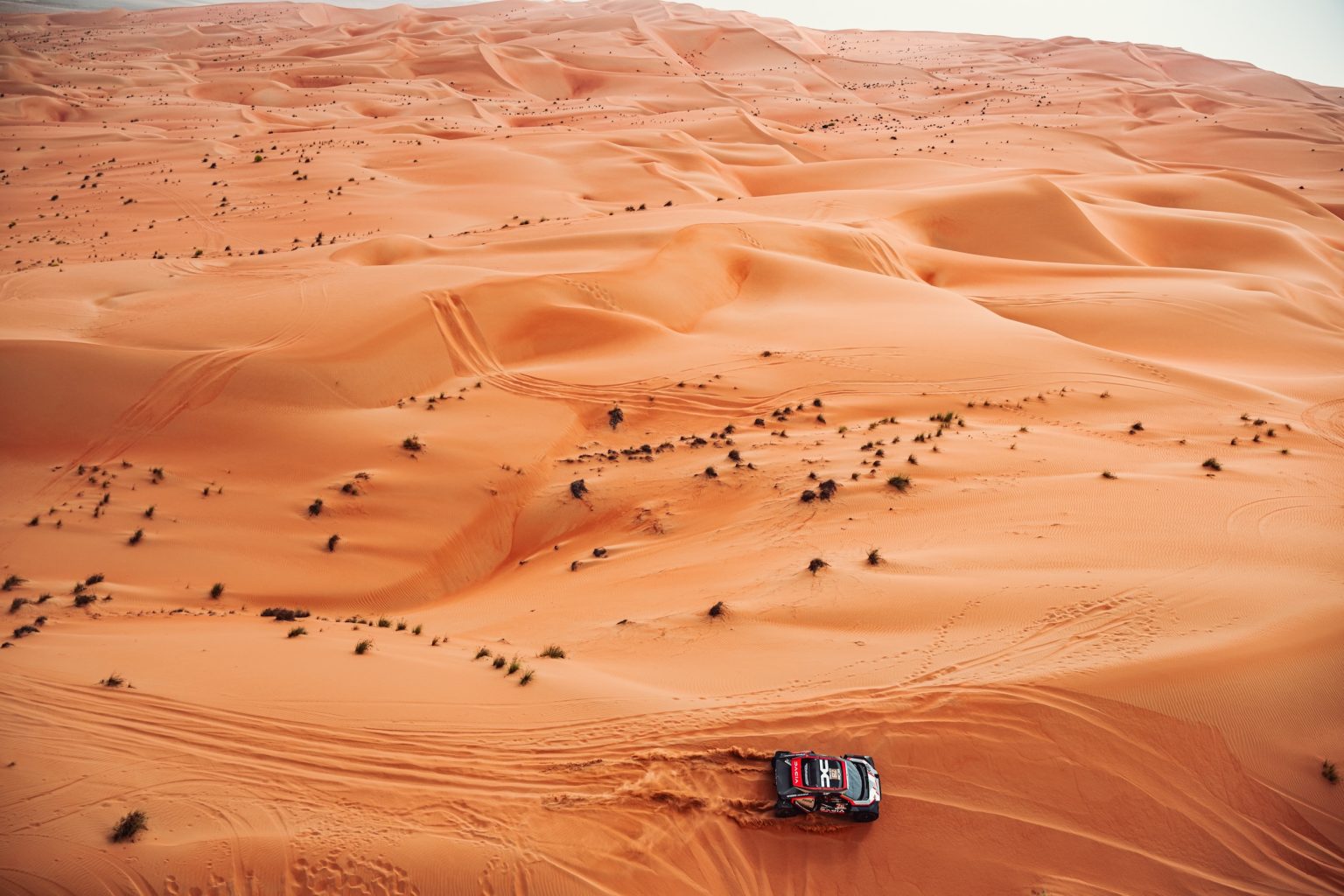 Emso Challenge THE DESERT TAKES ITS TOLL AND THE BATTLE INTENSIFIES AS THE ABU DHABI ...